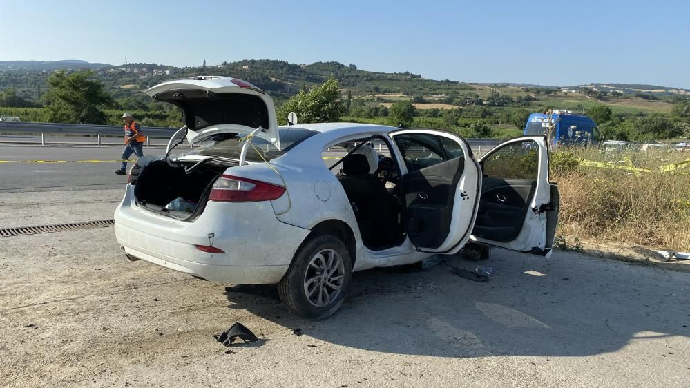 Çanakkale'de korkunç kaza! Otomobilin motoru yerinden fırladı, araçtan çok sayıda uyuşturucu çıktı