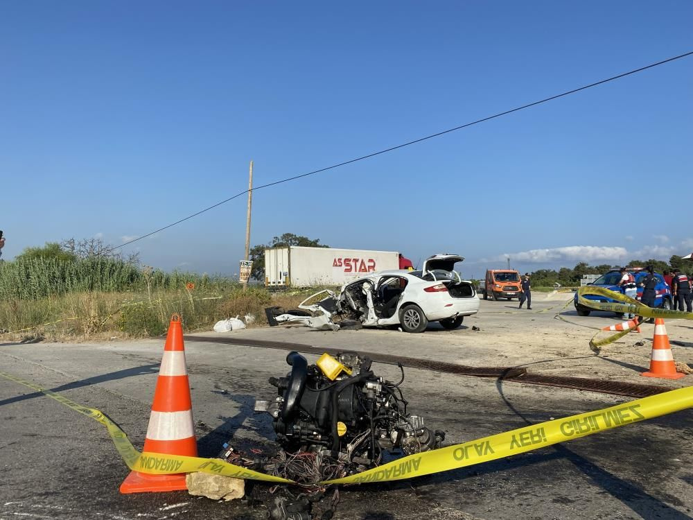 Çanakkale'de korkunç kaza! Otomobilin motoru yerinden fırladı, araçtan çok sayıda uyuşturucu çıktı