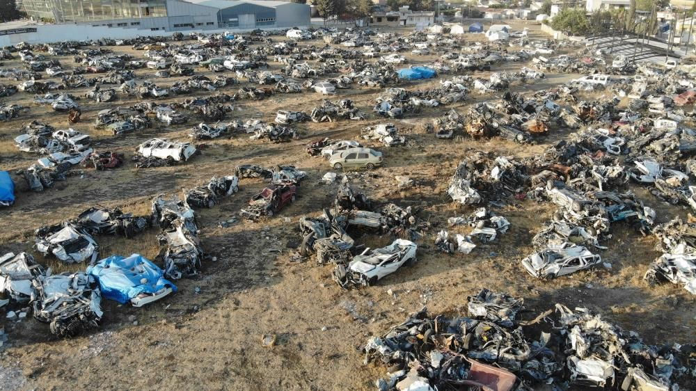 Deprem sonrası araç mezarlığına dönmüştü! Enkazdan çıkarılan araçların akıbeti belli oldu: 30 gün süre verildi!