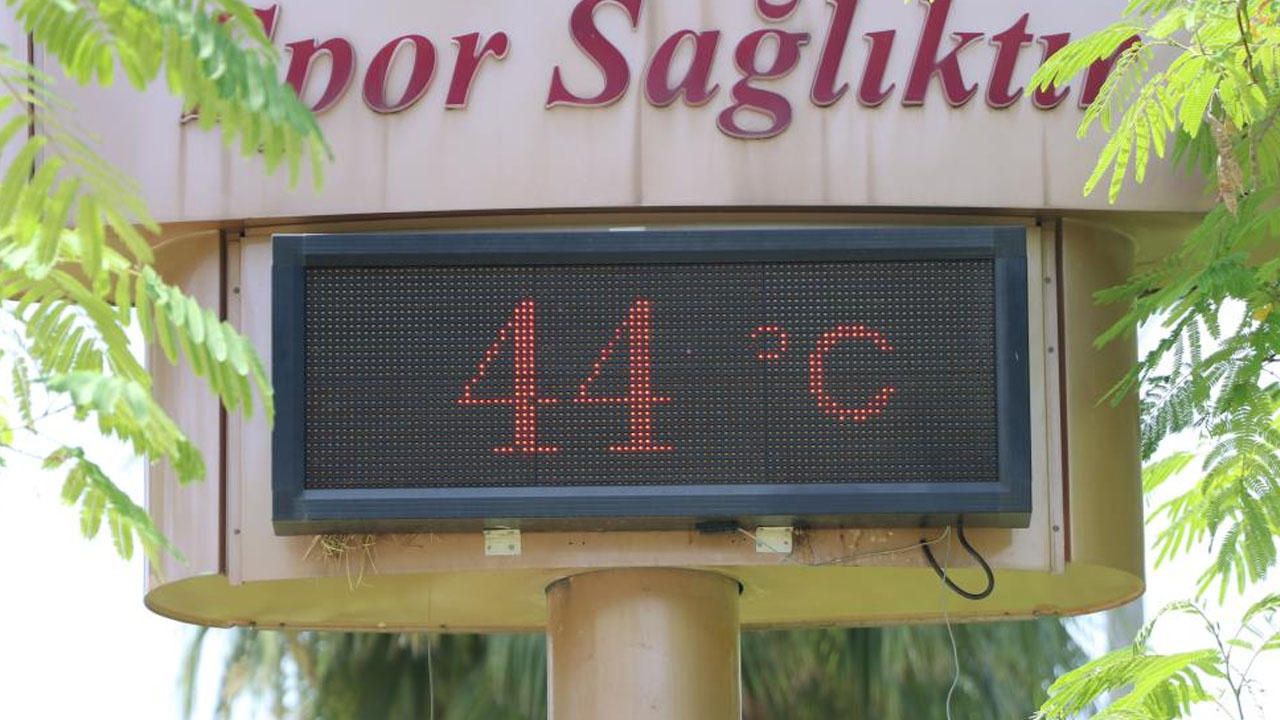 Adana'da termometreler 44 dereceyi gösterdi! Serinlemek isteyenler iki şeyi tercih etti