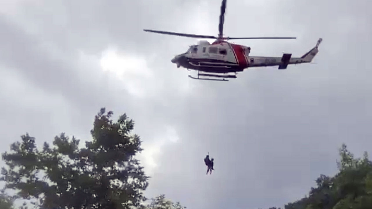 İstanbul Şile'de selde mahsur kalan 2 kişi helikopterle kurtarıldı!