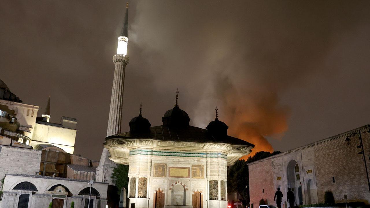 Topkapı Sarayı'nın içindeki restoranda yangın çıktı Milli Saraylar Başkanlığı'ndan açıklama