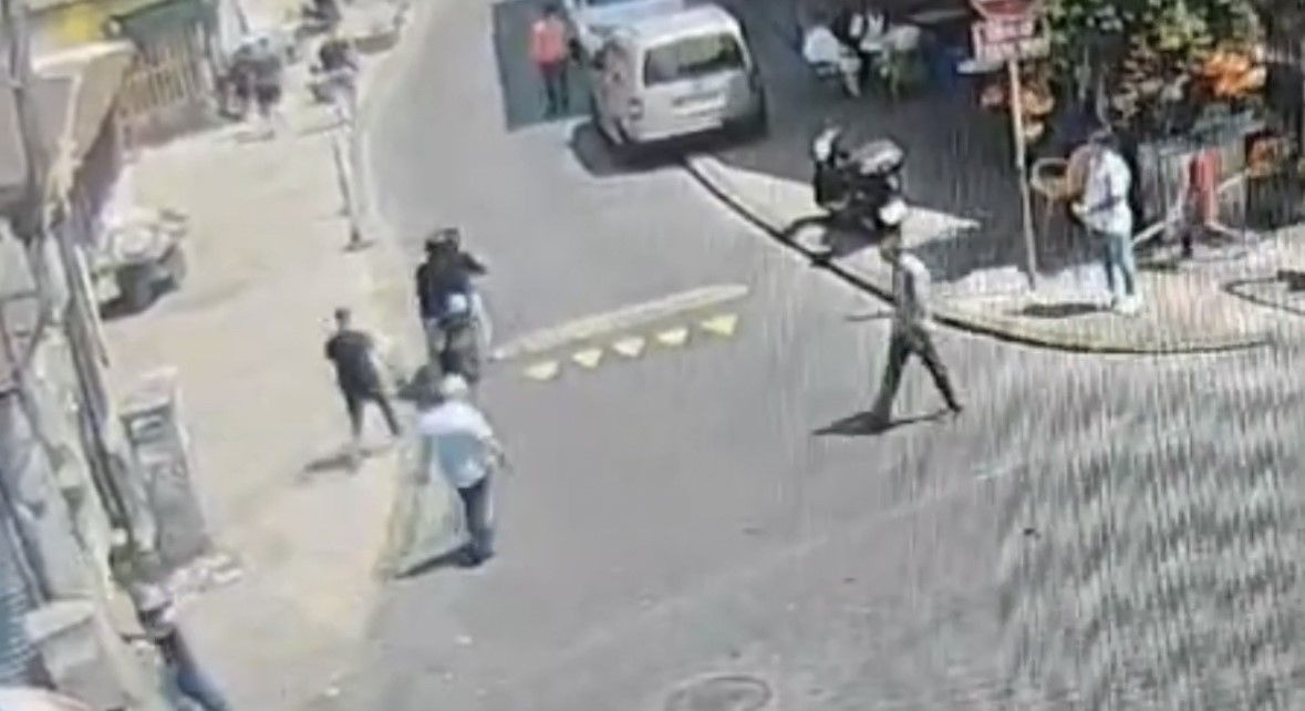 İstanbul’da film gibi olay: Gaspçı, üstüne atlayan polis amirine ateş açtı!