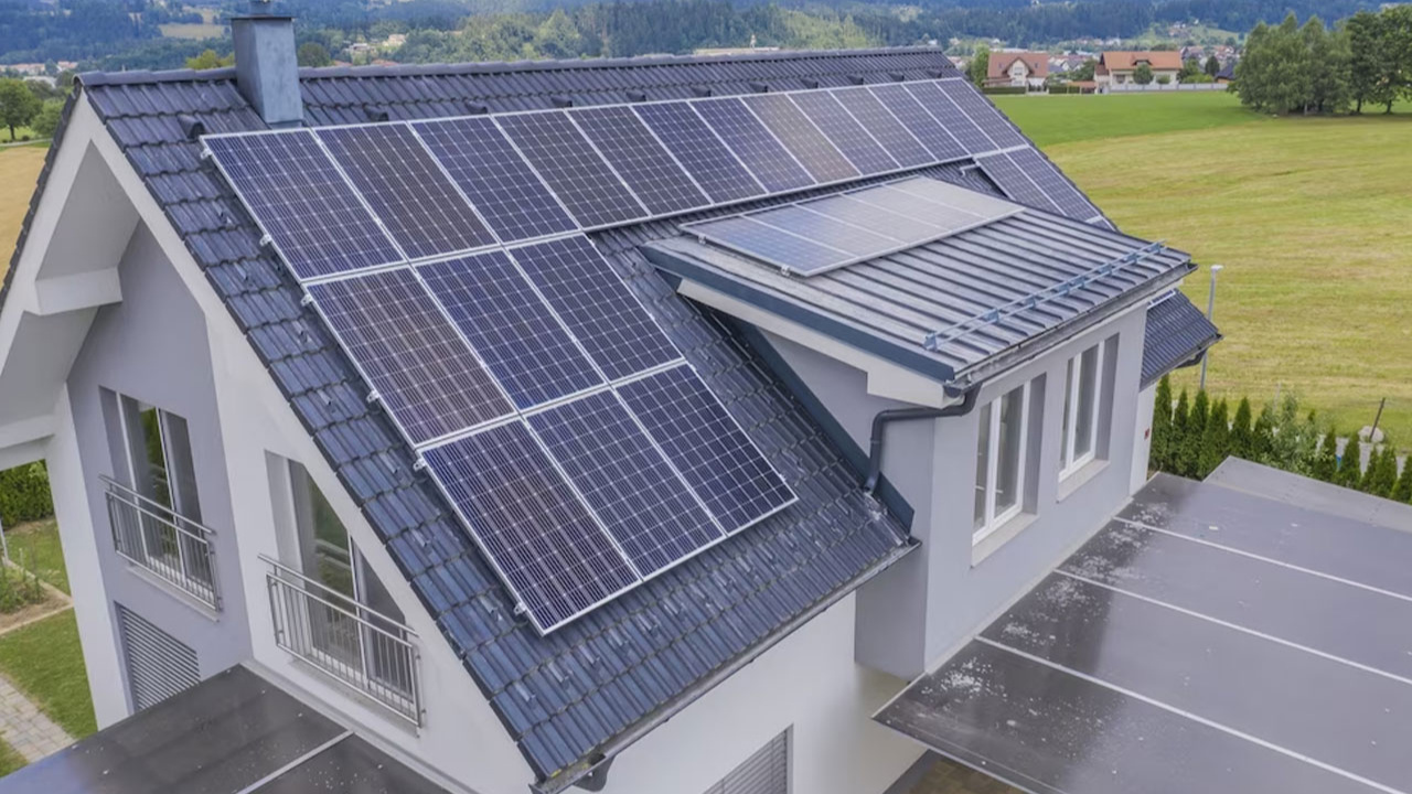 Çatı tipi güneş panelleri dünyada 36 milyon evin enerjisini karşılıyor!