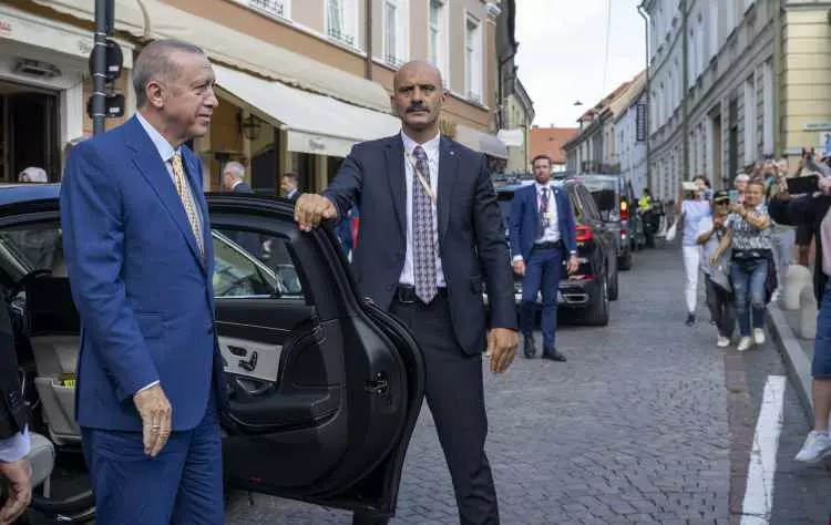 Dünyanın gözü NATO zirvesinde! Erdoğan'dan peş peşe görüşmeler, dikkat çeken kareler