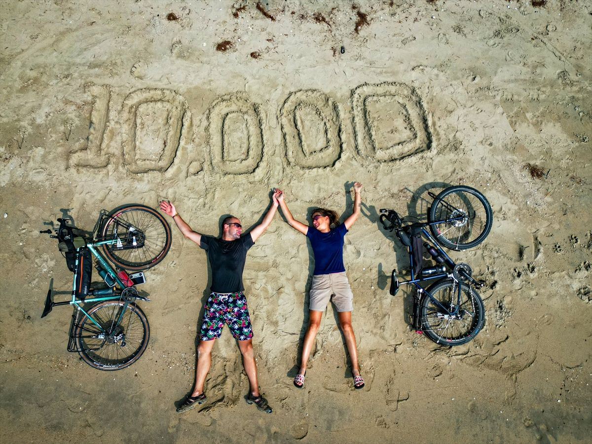 Bisikletle dünya turu! 12 bin kilometre pedal çevirip 12 ülke gezdiler!