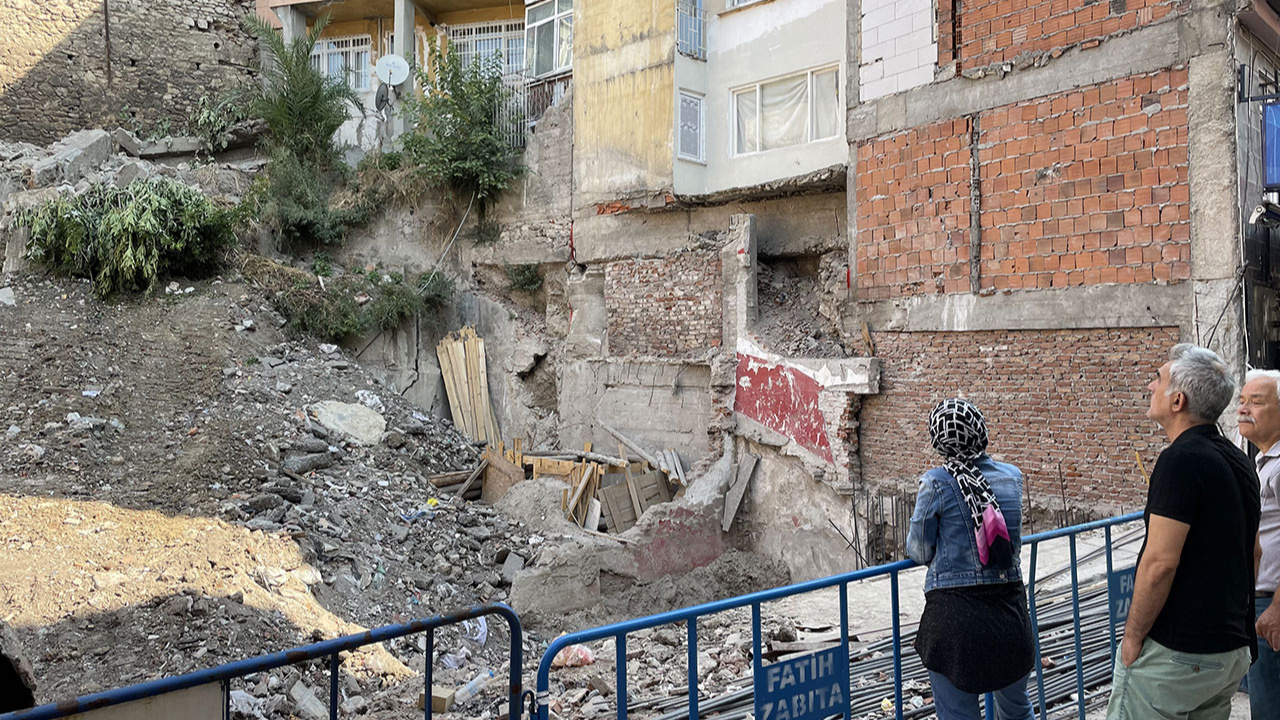 İstanbul'daki inşaat kazısında çevredeki binaların kolonları çatladı!