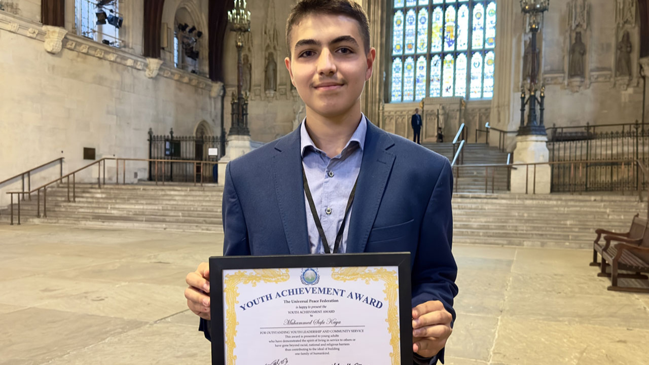 İngiltere'de 16 yaşındaki Türk genci, çevreci projesiyle ödül aldı!