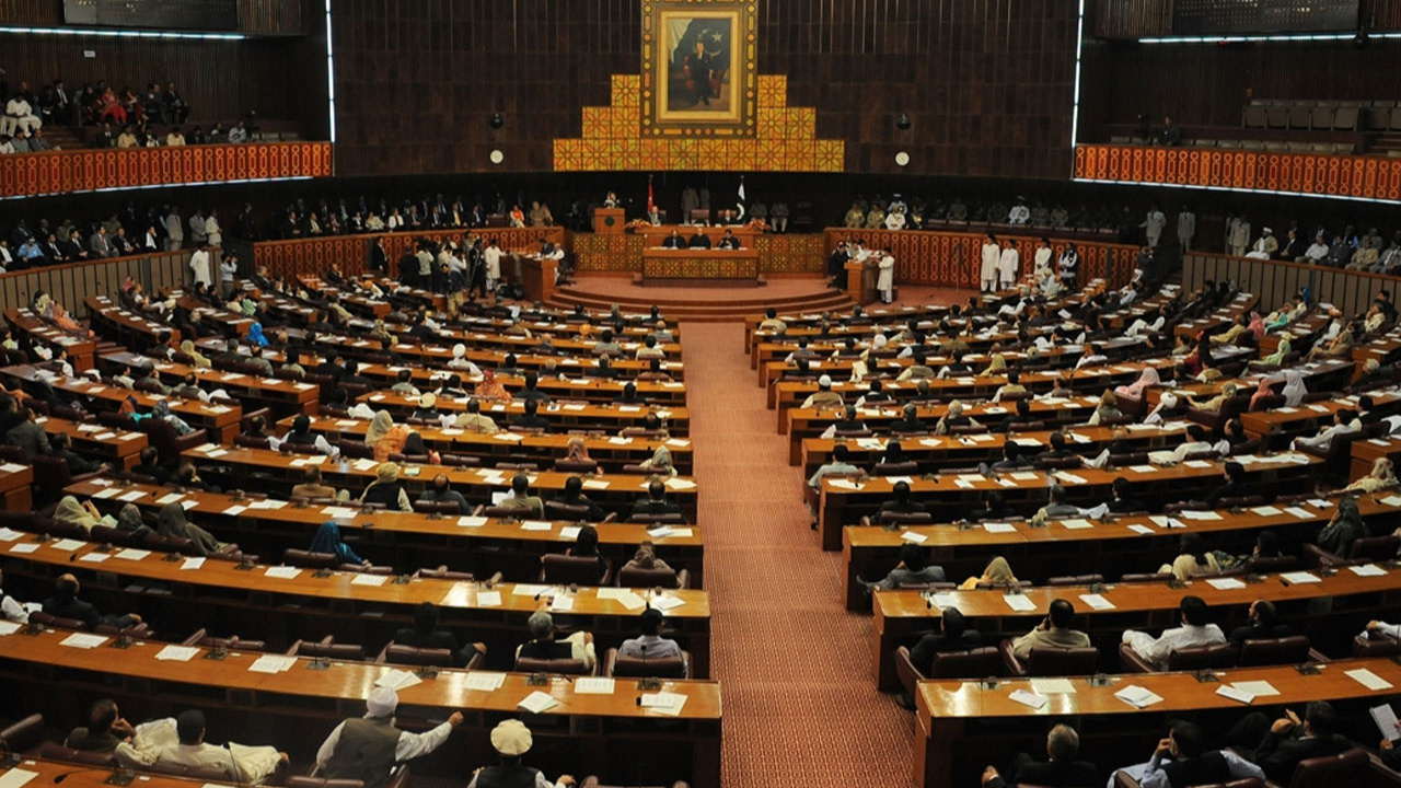 Pakistan'da 13 Ağustos'tan önce parlamento feshedilebilir!