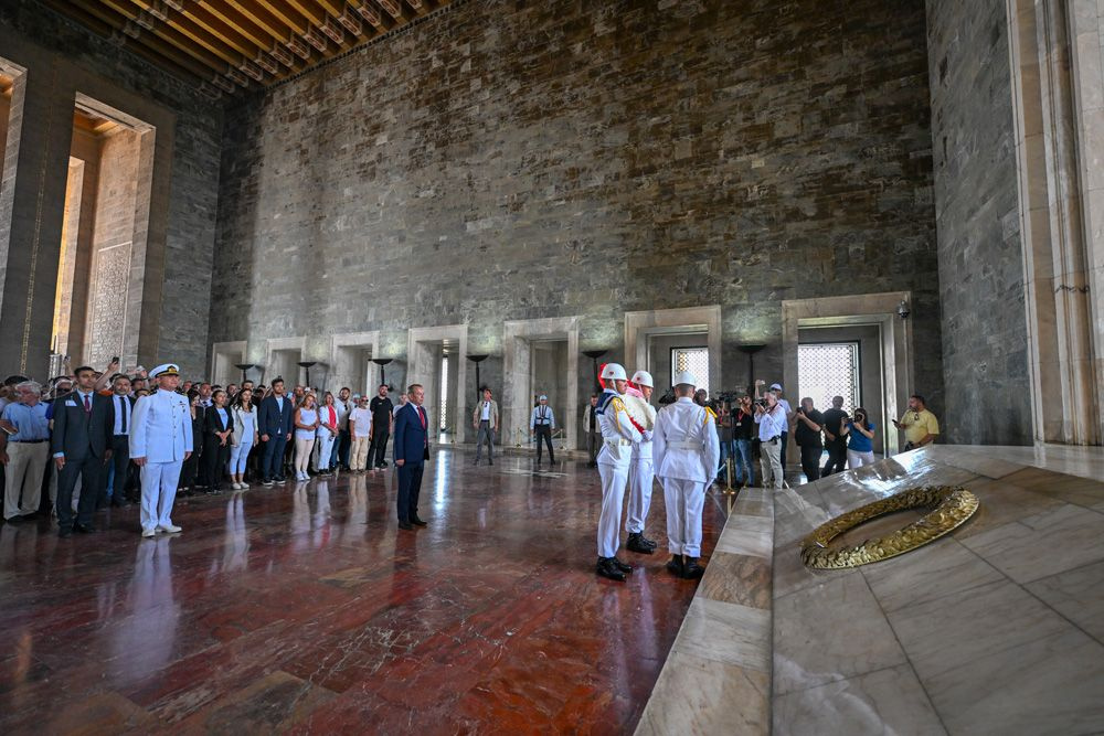 Bolu Belediye Başkanı Tanju Özcan Anıtkabir'i ziyaret etti!Anıtkabir Özel Defteri'ne bakın ne yazdı