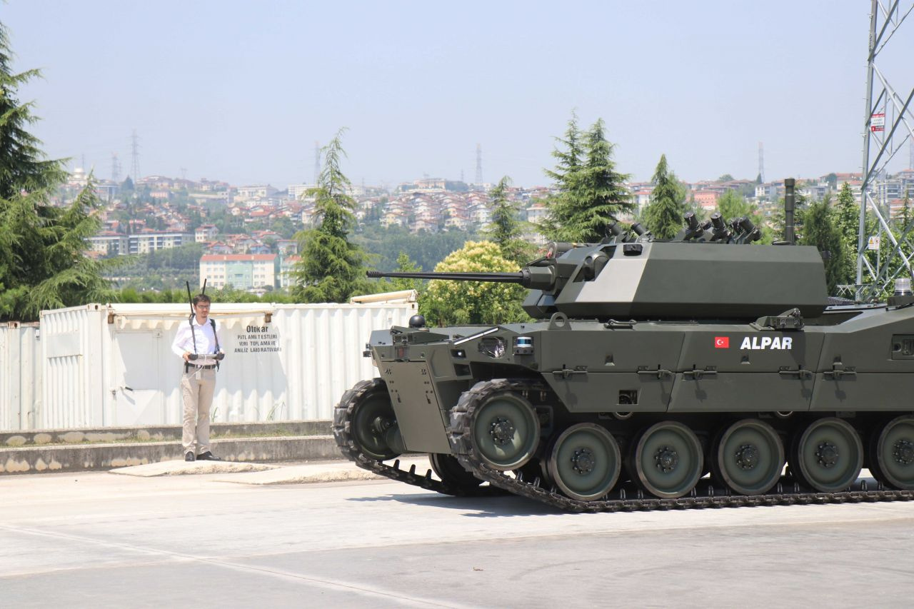 İşte Türkiye'nin ilk ağır sınıf paletli insansız zırhlı aracı!