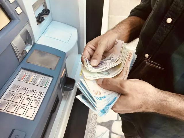 Emekli maaşı kesinleşti! Kök maaşına göre hangi emekli kaç lira maaş alacak? İşte kuruşu kuruşuna hesap...
