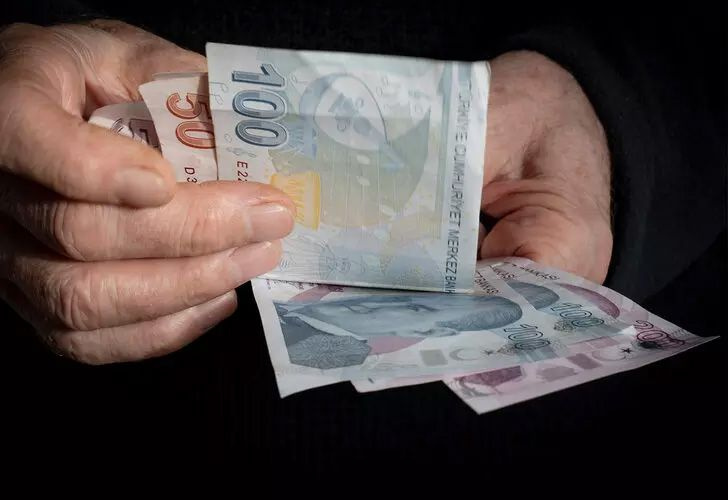 Emekli maaşı kesinleşti! Kök maaşına göre hangi emekli kaç lira maaş alacak? İşte kuruşu kuruşuna hesap...