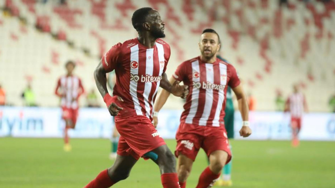 Mustapha Yatabare, Sivasspor’a veda etti!
