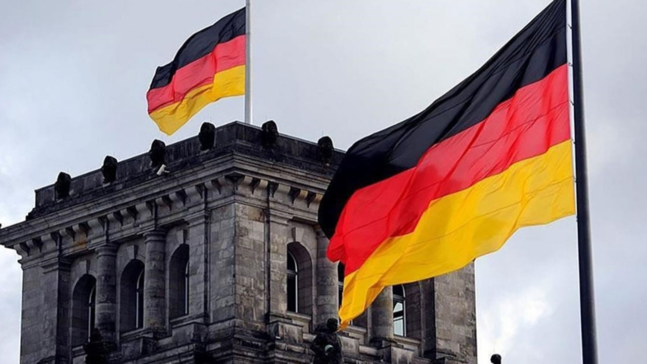 Almanya, 3 ülkenin sınırlarında uyguladığı kontrolleri 20 gün daha uzatacak
