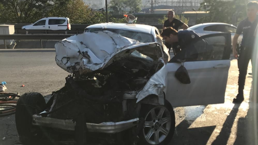 TEM'de korkunç kaza: Hız göstergesi 140'a takılı kalan otomobil dehşet saçtı!
