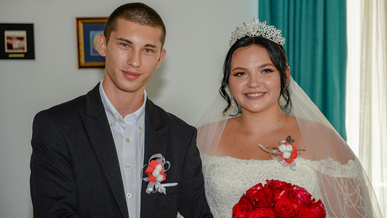 Ukrayna'daki savaş nedeniyle Antalya'da misafir edilen yetim gençler evlendi!