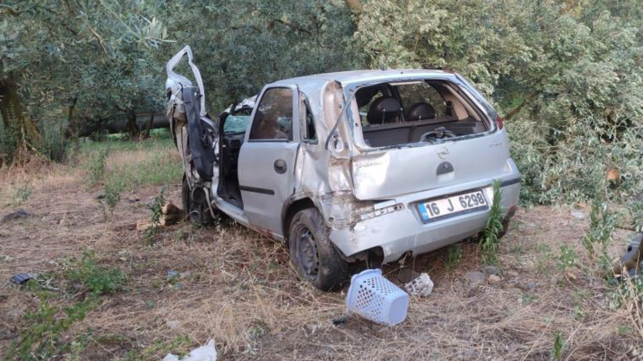 Bursa'da zeytinliğe dalan otomobil hurdaya döndü! 1 ölü, 1 yaralı