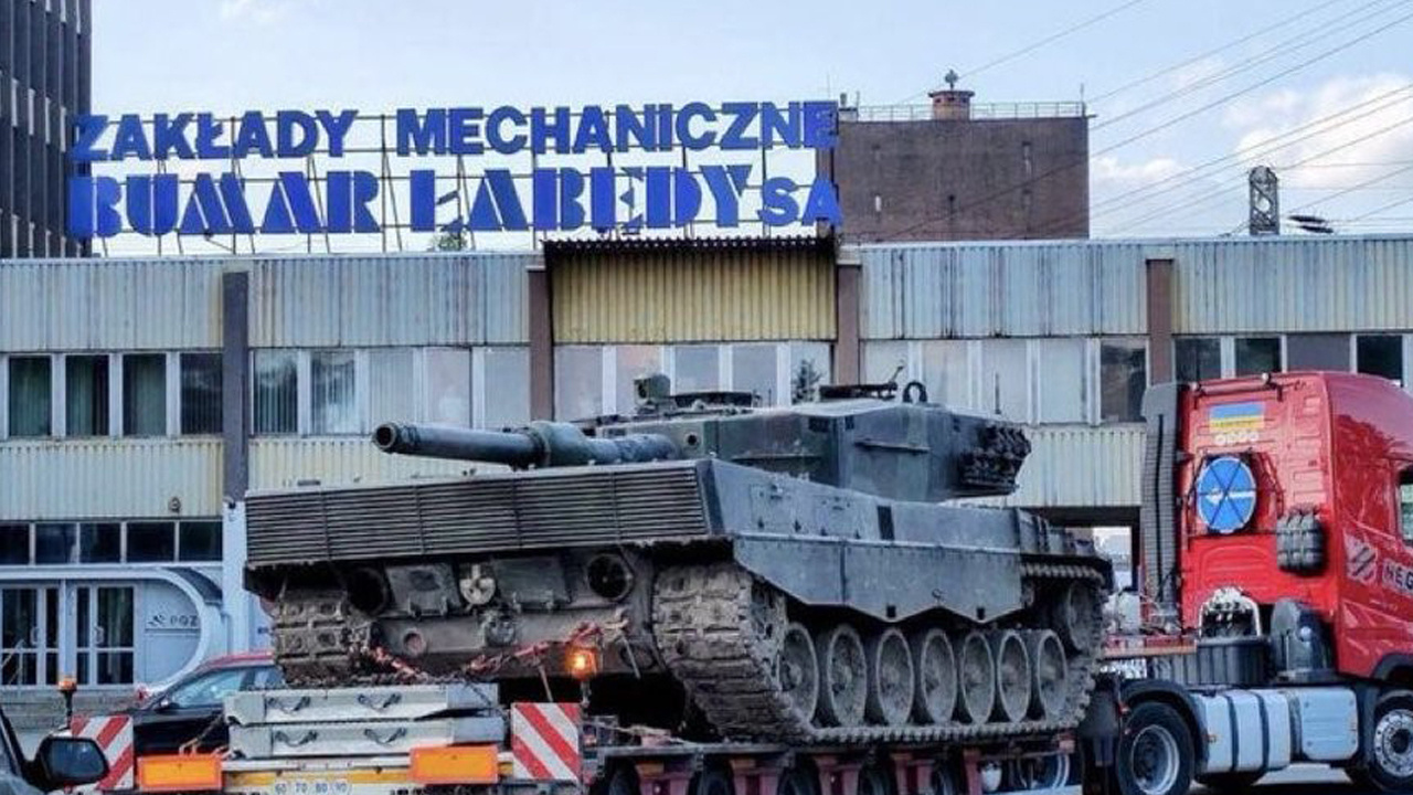 Ukrayna'ya verilen Leopard 2 tankları Polonya’ya getirildi