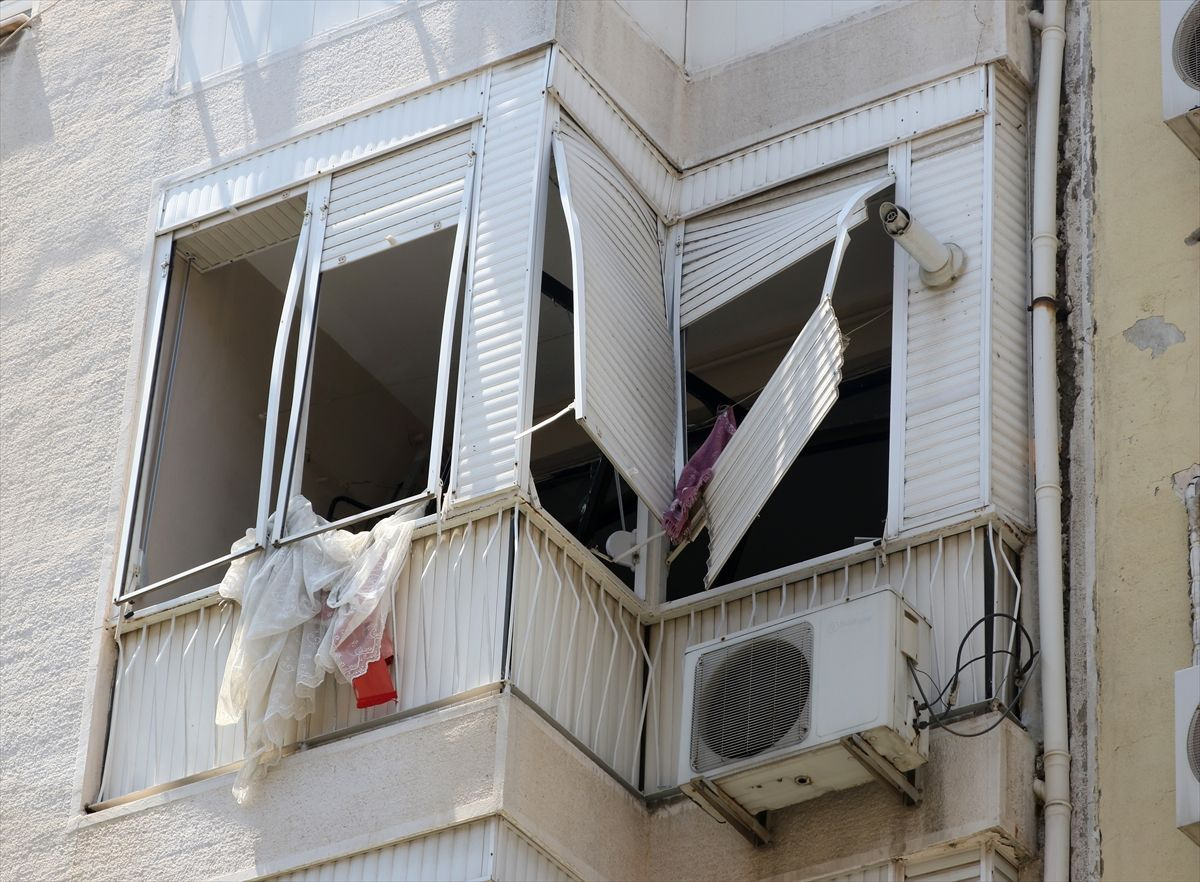 Büyük bir sesin ardından bina sallanmış! İzmir'de büyük panik çok feci yaralılar var