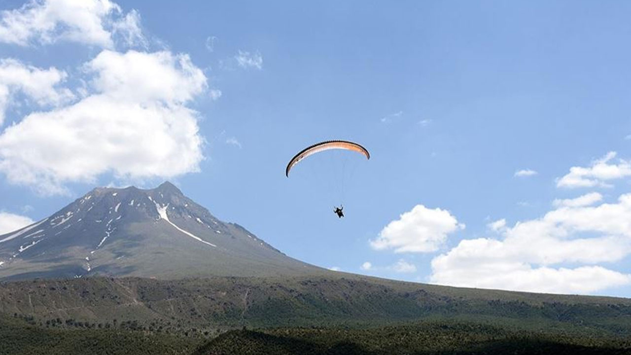 Yamaç Paraşütü Dünya Kupası! 130 sporcu Hasan Dağı'ndan uçacak!