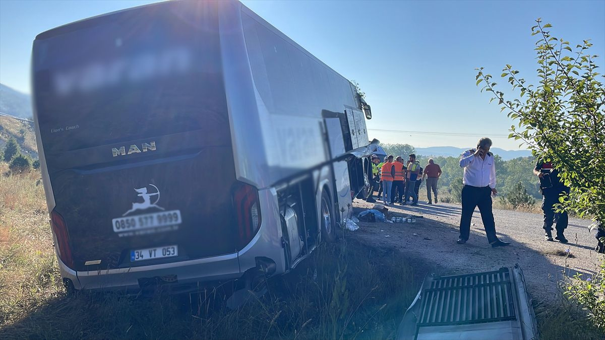 Bolu'da yolcu otobüsü yoldan çıktı! Ağır yaralılar var