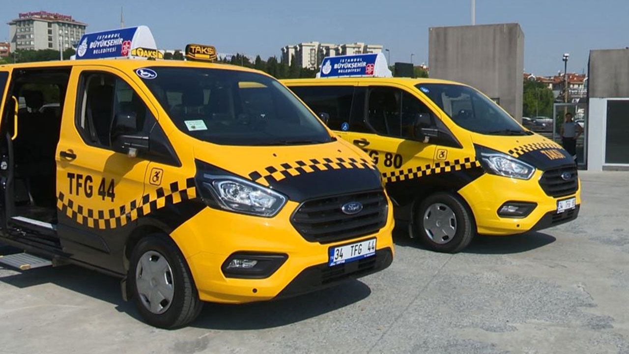 İstanbul'da minibüsten taksiye dönüştürülen araç sahipleri eylem yaptı!