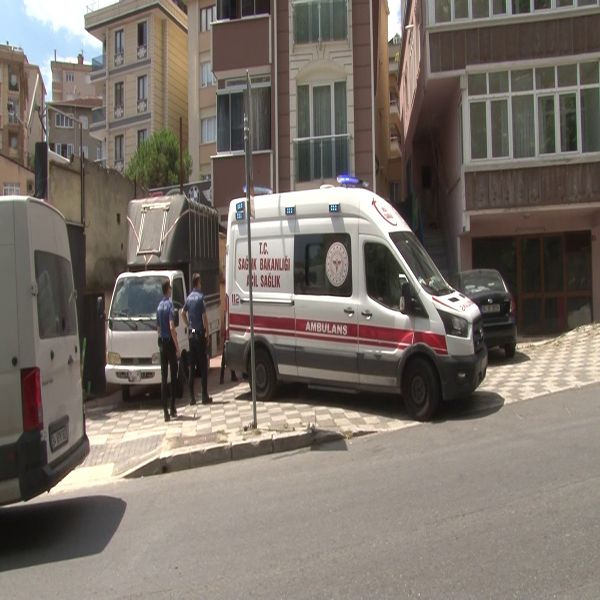 Ataşehir'de bıçaklı saldırgan dehşet saçtı! Önce çocuğu yaraladı sonra polislere saldırdı