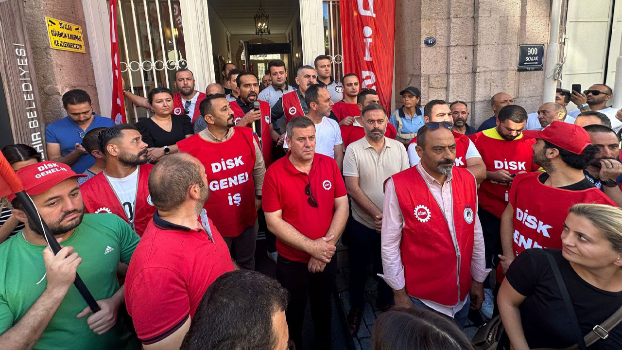 İzmir Büyükşehir Belediyesi işçileri iş bırakma eylemi yaptı!