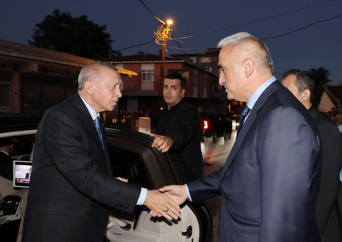 Cumhurbaşkanı Erdoğan, Ali Baba Cemevi'nde Muharrem ayı iftarına katıldı