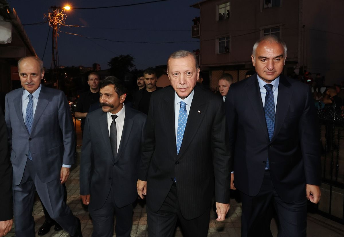 Cumhurbaşkanı Erdoğan Pendik'te Cemevi'ni ziyaret etti