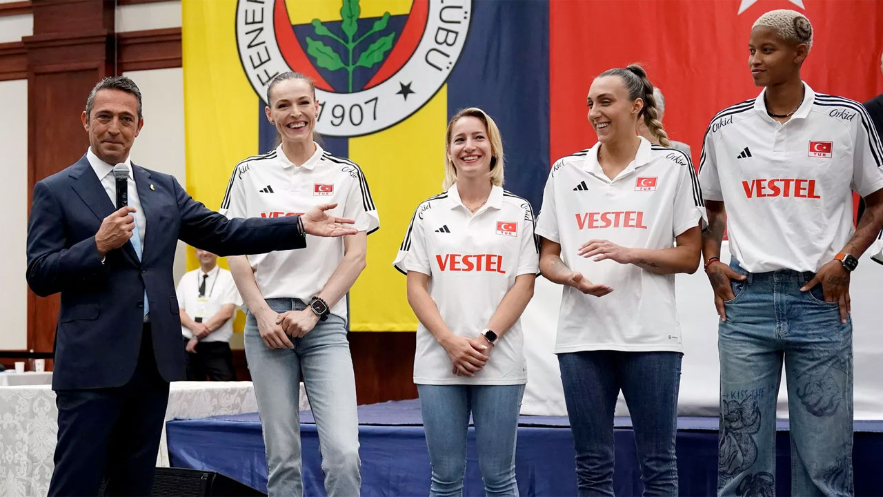 A Milli Kadın Voleybol Takımı'nın Fenerbahçeli oyuncularına alkış yağmuru