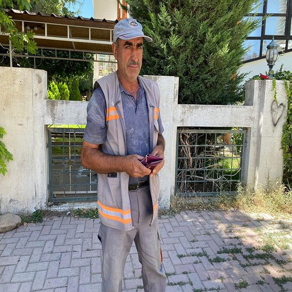 Elazığ'da temizlik personelinden taktir toplayan hareket