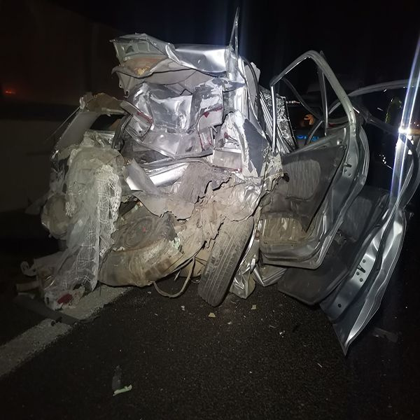 İzmir'de korkunç kaza! Kamyonet otomobile çarptı: 1 ölü, 2 yaralı
