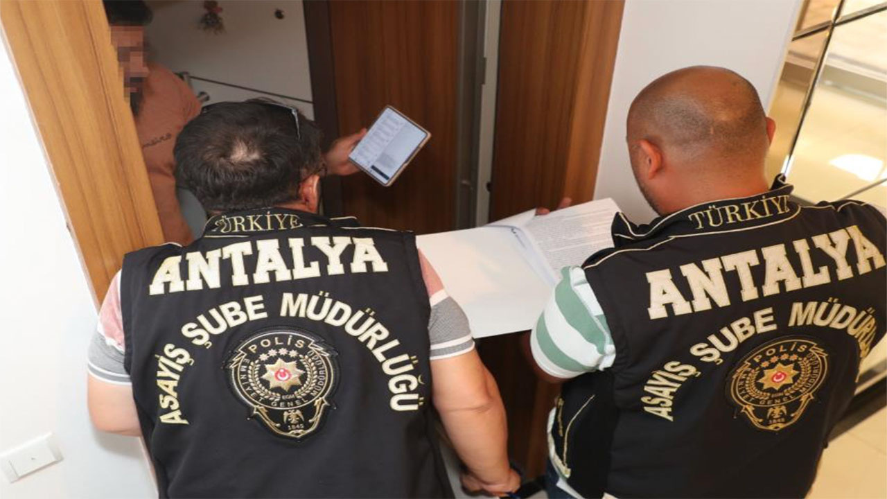 Antalya'da günlük kiralanan 340 ev polis ekipleri tarafından denetlendi!