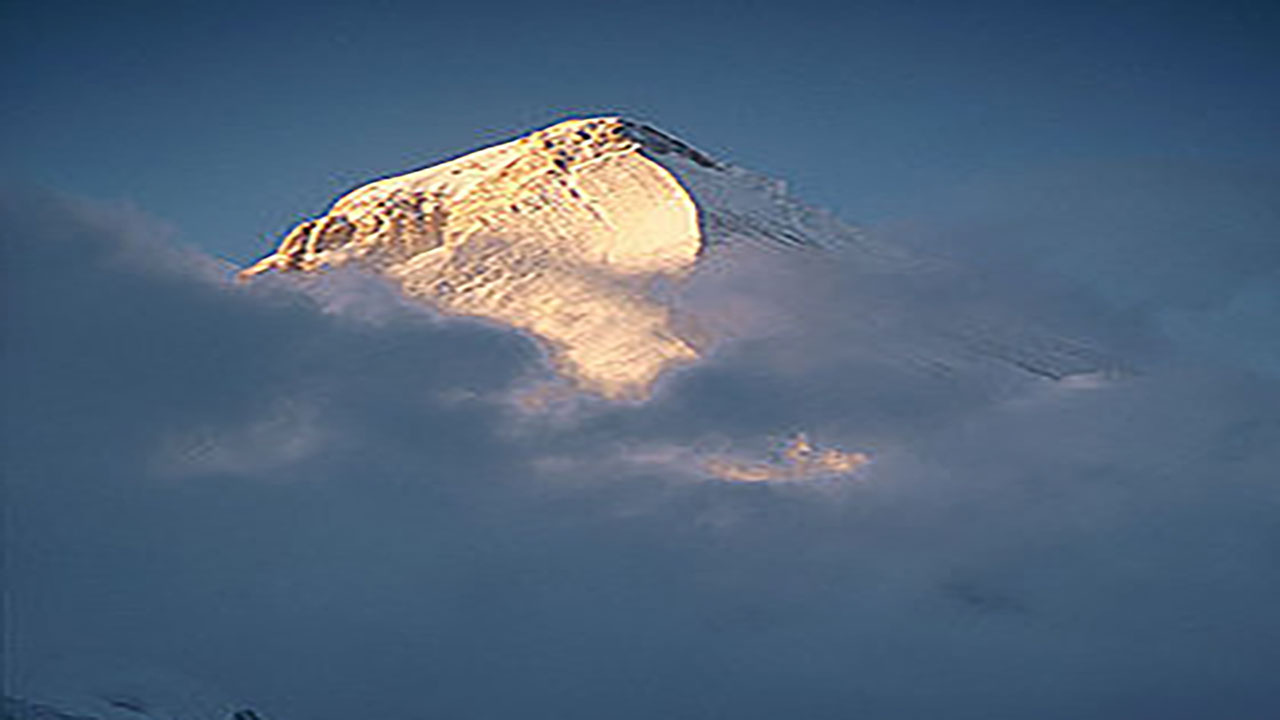 Kırgızistan'da Tanrı Dağı'na tırmanan 4 dağcıdan 12 gündür haber alınamıyor