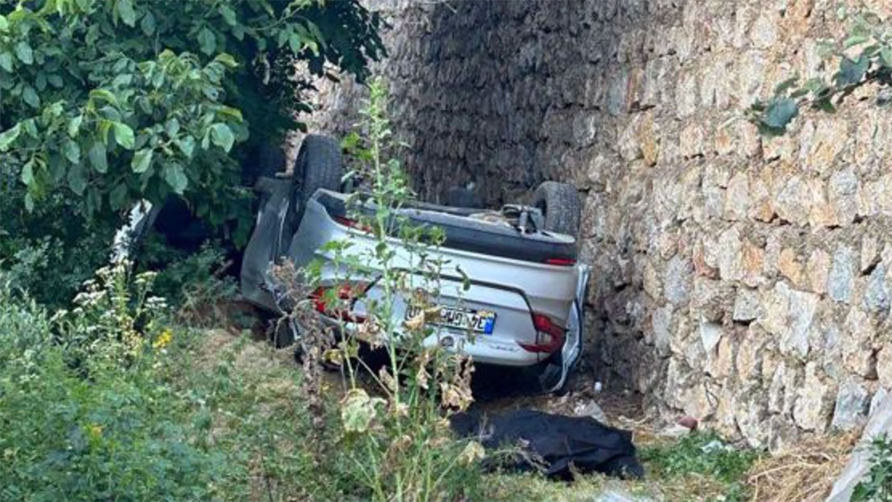 Gümüşhane'de acı kaza! Otomobil istinat duvarıdan düştü: 1 ölü, 1 yaralı