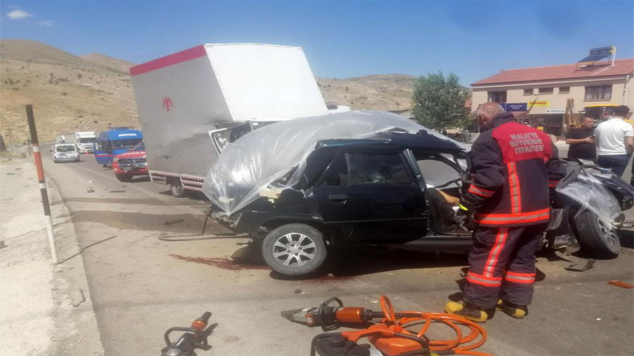 Malatya'da kahreden kaza! Hurdaya dönen araçta 2 kişi öldü