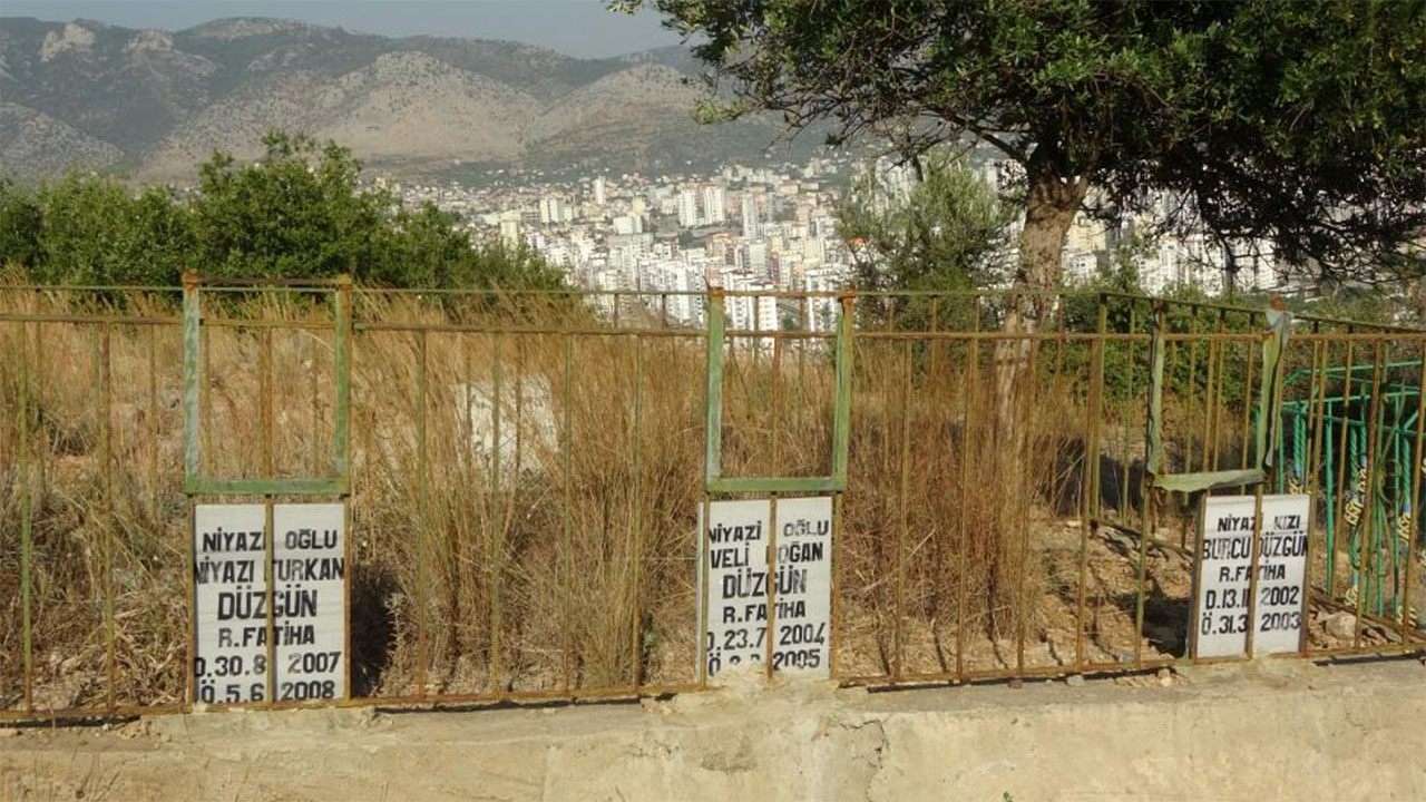 Adana'da bu mezarlık görenleri duygulandırıyor! Türbeninin yanına sadece bebekler ve çocuklar gömülüyor