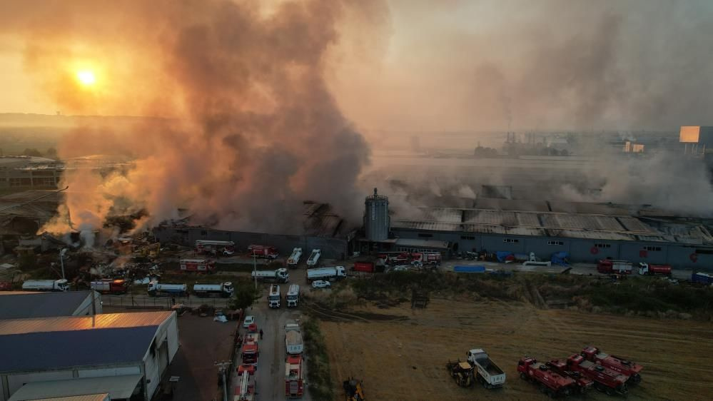 Bursa'da alevler 10 fabrikayı küle çevirdi! Yangın faciasının boyutu gün ağarınca ortaya çıktı