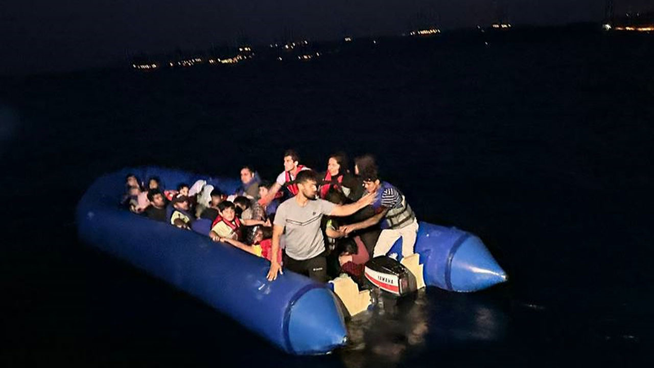 İzmir açıklarında 270 düzensiz göçmen yakalandı