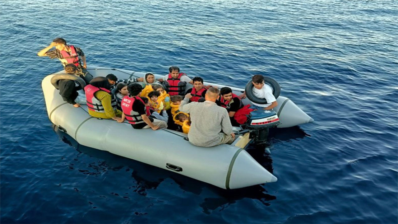 Ayvacık'ta 20 kaçak göçmen sahil güvenlik ekipleri tarafından yakalandı