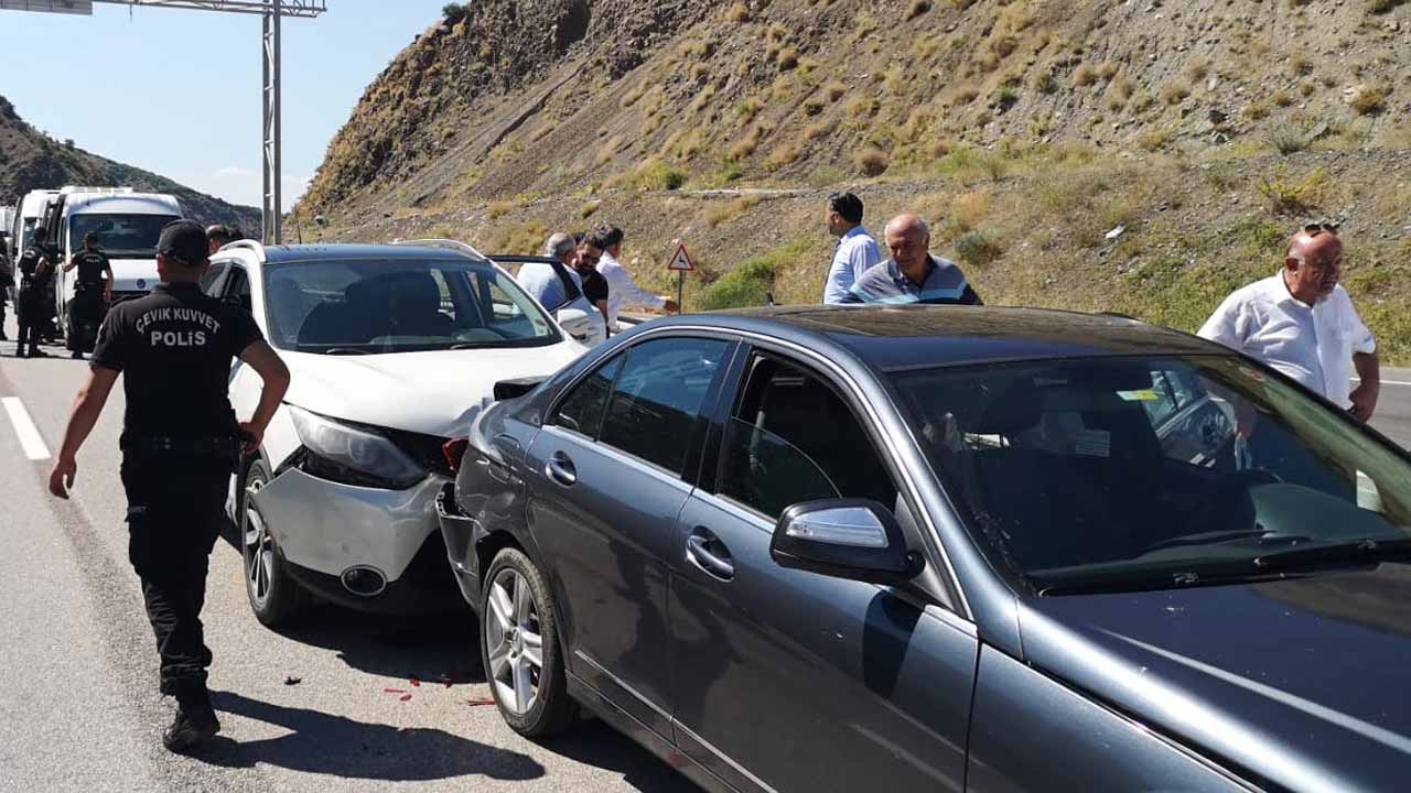 Kemal Kılıçdaroğlu'nun konvoyunda zincirleme kaza! Yaralılar var