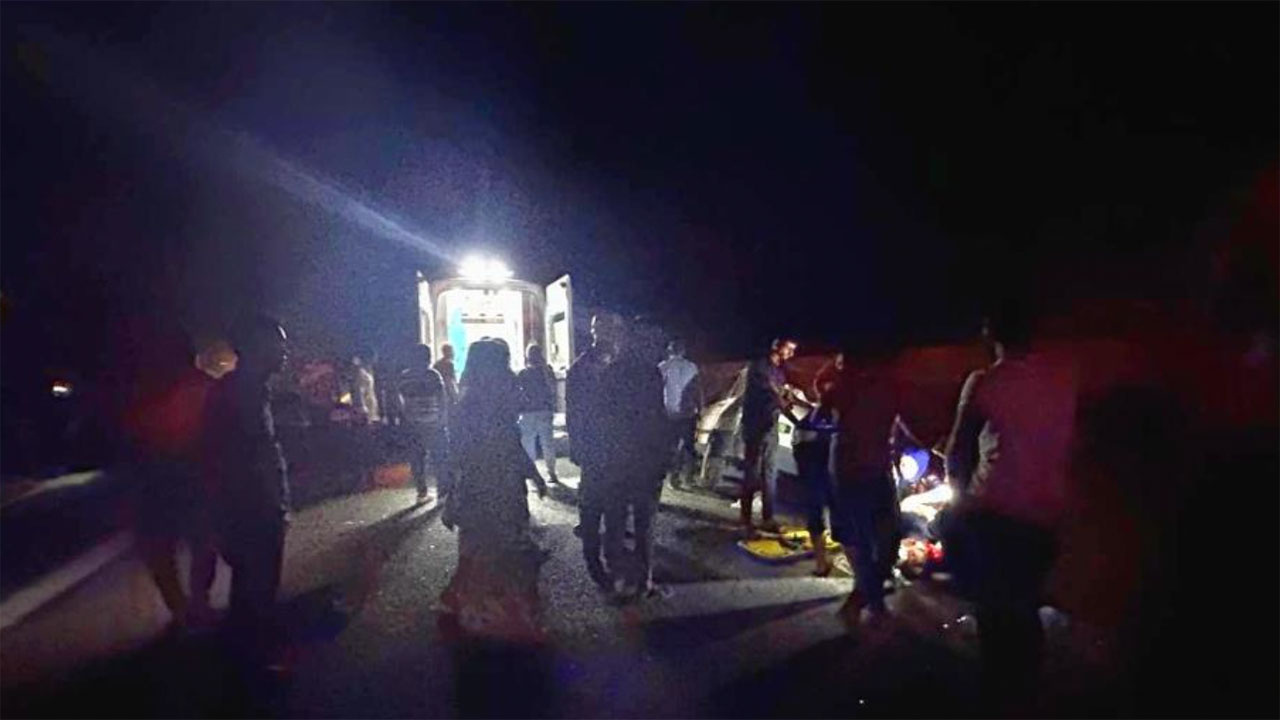 Şanlıurfa'da feci kaza! İki otomobil çarpıştı: 1 ölü 6 yaralı