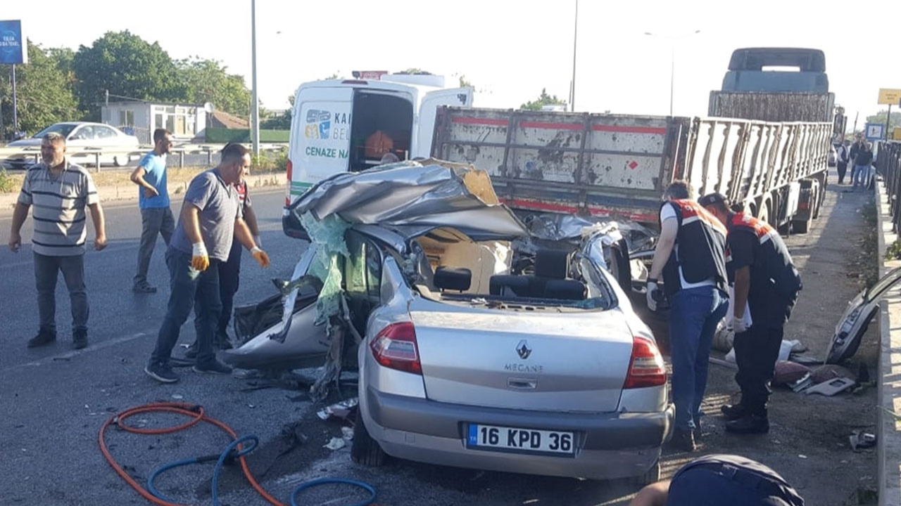 Bursa'da otomobil tıra çarptı! 4 kişi öldü, 2 kişi yaralandı!