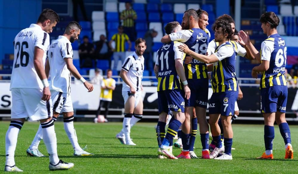 Fenerbahçe'de 2 yabancı futbolcu daha yolcu! Yıldız oyuncuya 11 milyon Euro'luk teklif