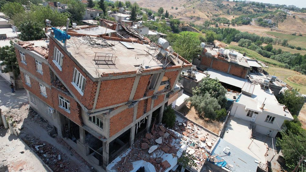 Kahramanmaraş'ta depremde bu hale geldi! Herkes korkuyor her an yıkılabilir