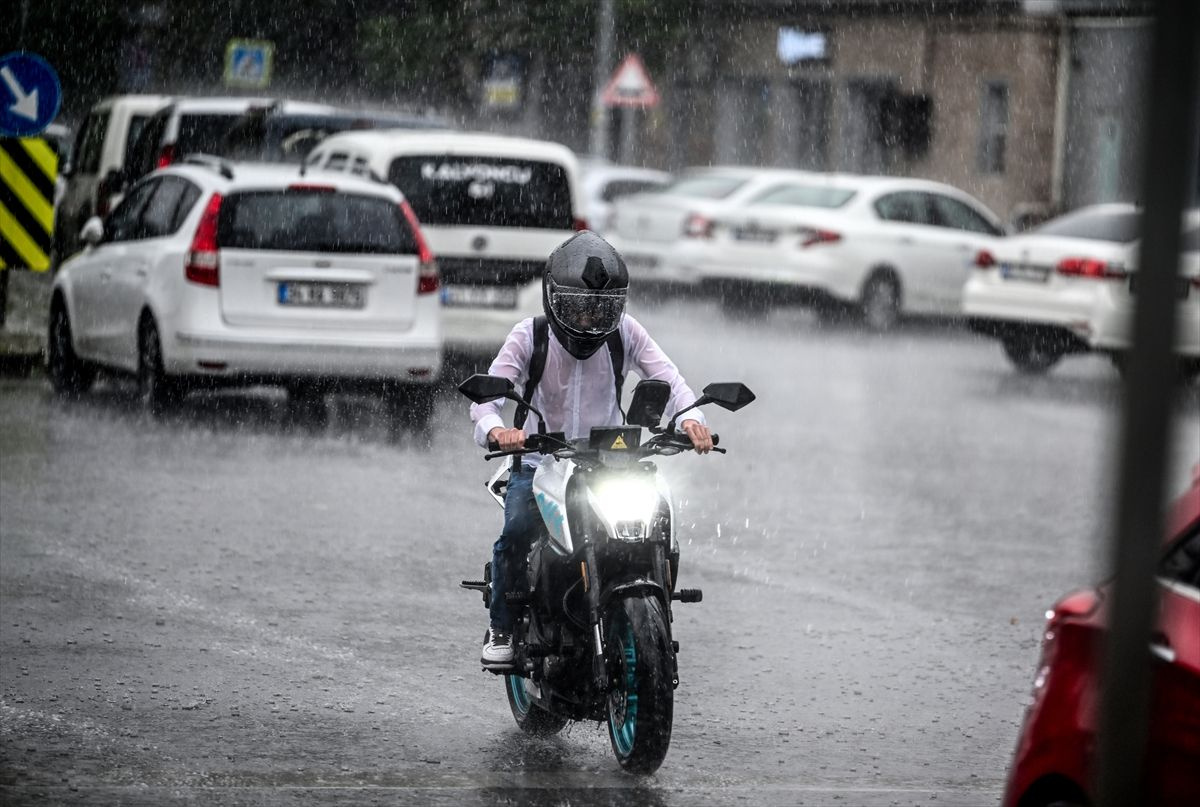 Bunaltıcı sıcaklar yerini sağanak yağışa bırakıyor! Meteoroloji'den 4 gün için kritik uyarı: İstanbul, Ankara, İzmir...