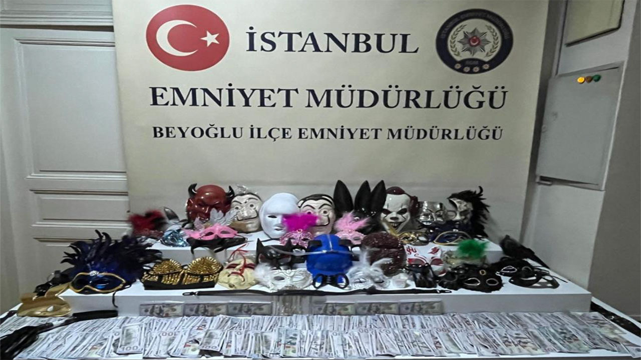Onlyfans'cılar Beyoğlu sokaklarına dolar saçmışlardı! "Paraları muhtaçlara dağıtıyoruz" diyen 13 kişi gözaltına alındı