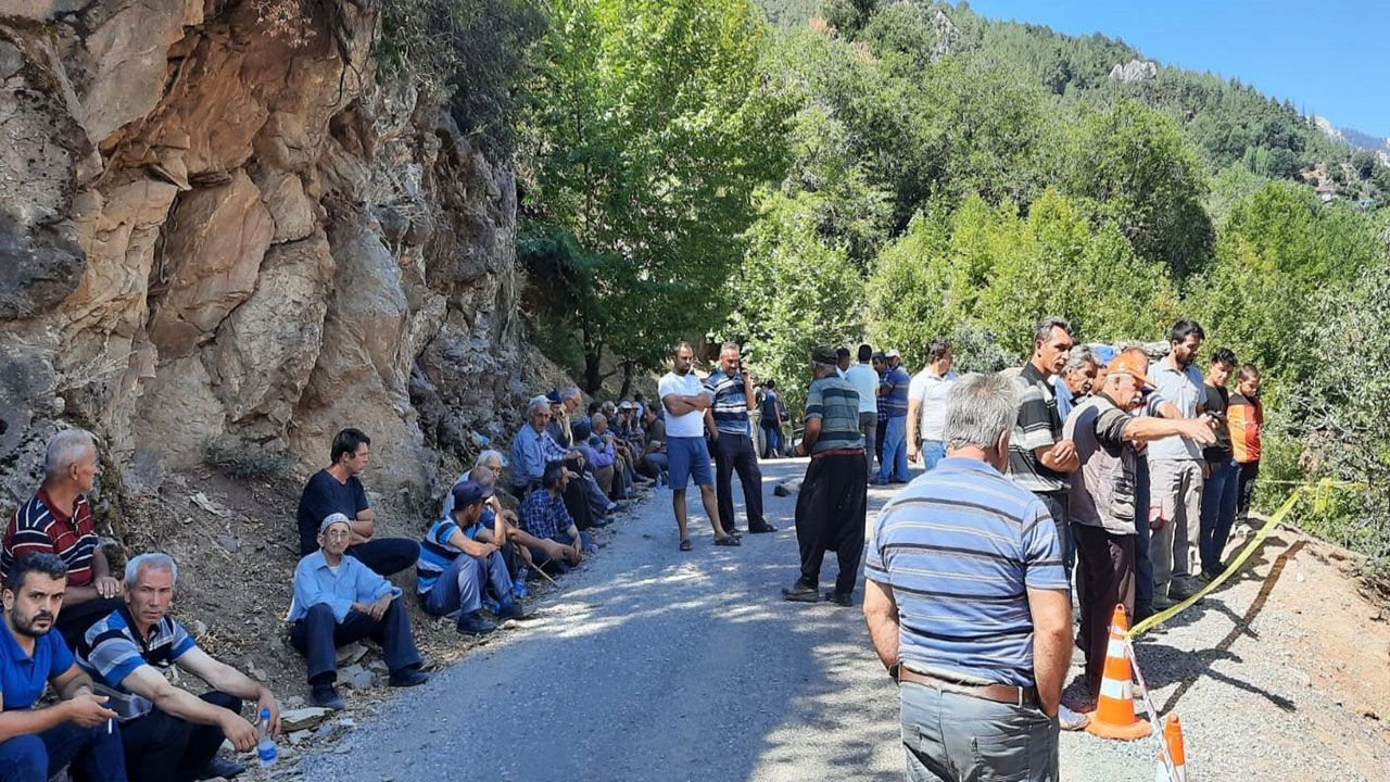 Kamyonet metrelerce yükseklikten Göksü Nehrine uçtu! 1 kişi öldü, 1 kişi yaralandı